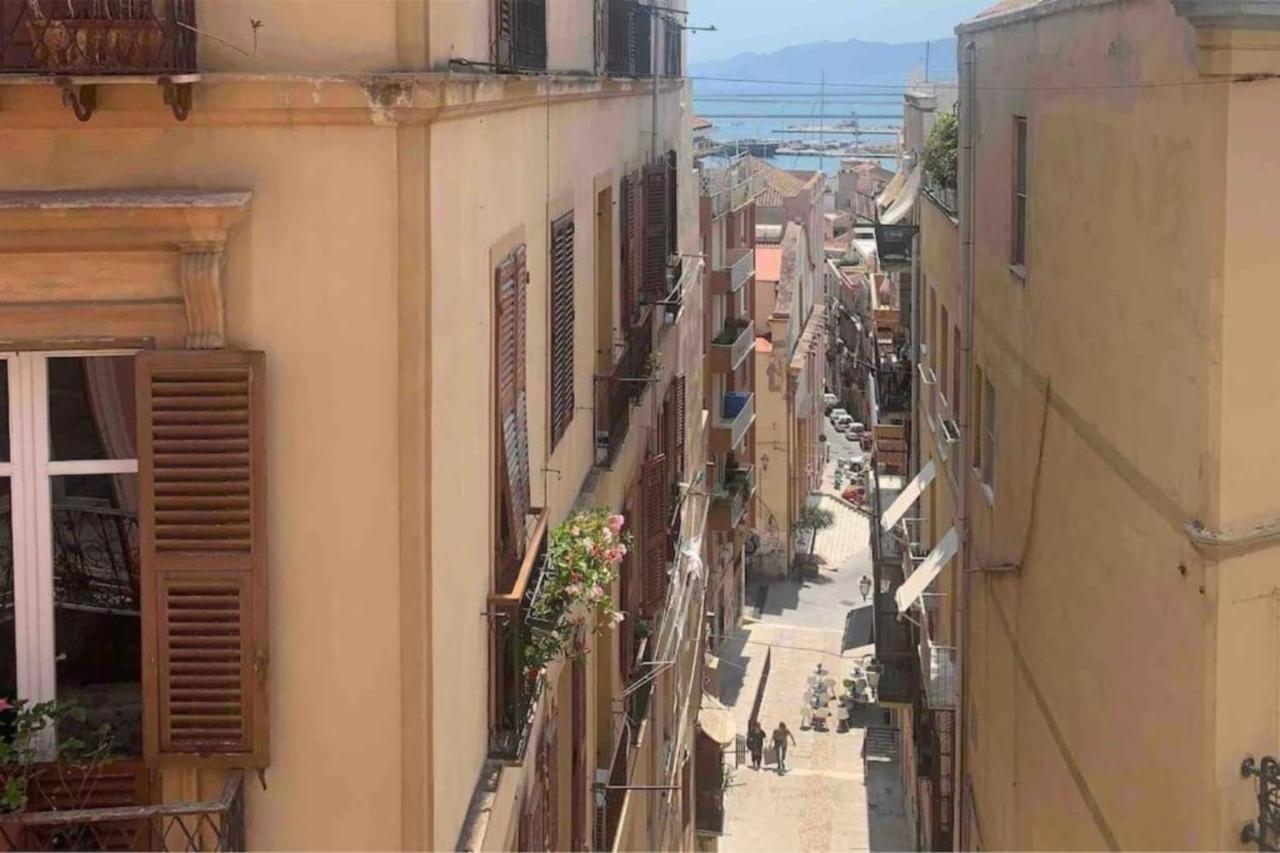 Appartamento Cagliari Centro Con Vista Sul Porto Exterior photo